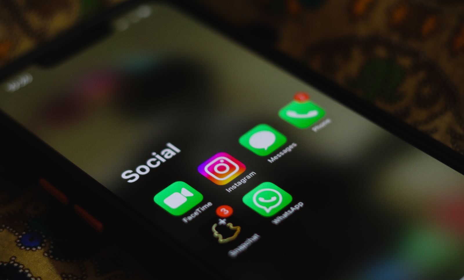 Ícones de aplicativos em tela de smartphone