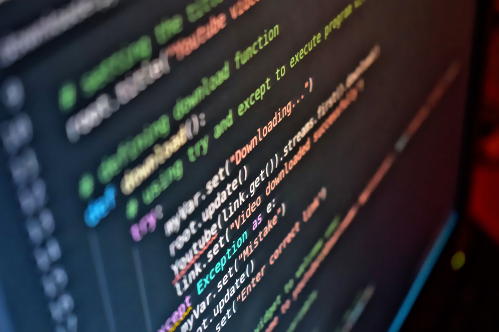 Tela de computador com linhas de código de programação